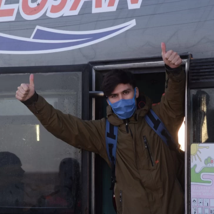 Choferes hacen de psicólogos de los “repatriados”: “La gente viene muy angustiada” Choferes hacen de psicólogos de los “repatriados”: “La gente viene muy angustiada”