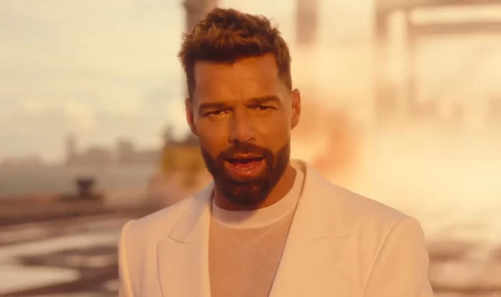 Ricky Martin estrenó una nueva versión de “Fuego de noche, nieve de día” con Christian Nodal