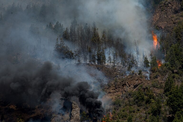 Indignante: vivos piden dinero “para ayudar” en medio del incendio de El Bolsón