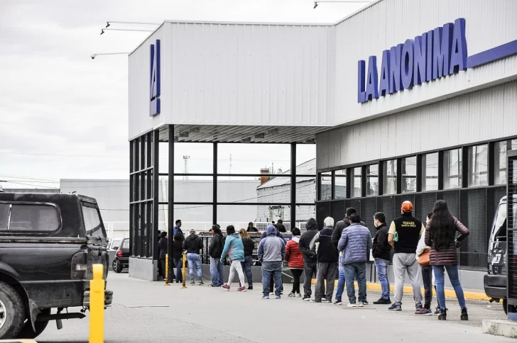 Supermercado de Río Gallegos entrega turnos para evitar colas al hacer las compras