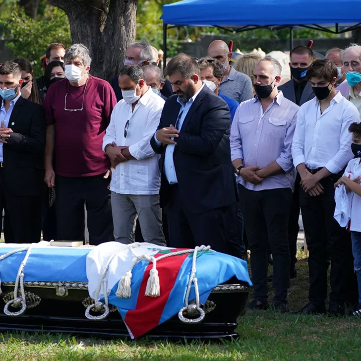 Tras un ritual islámico, inhumaron los restos del expresidente Carlos Menem