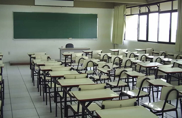 Por el temporal, algunos colegios privados anticipan que mañana no habrá clases