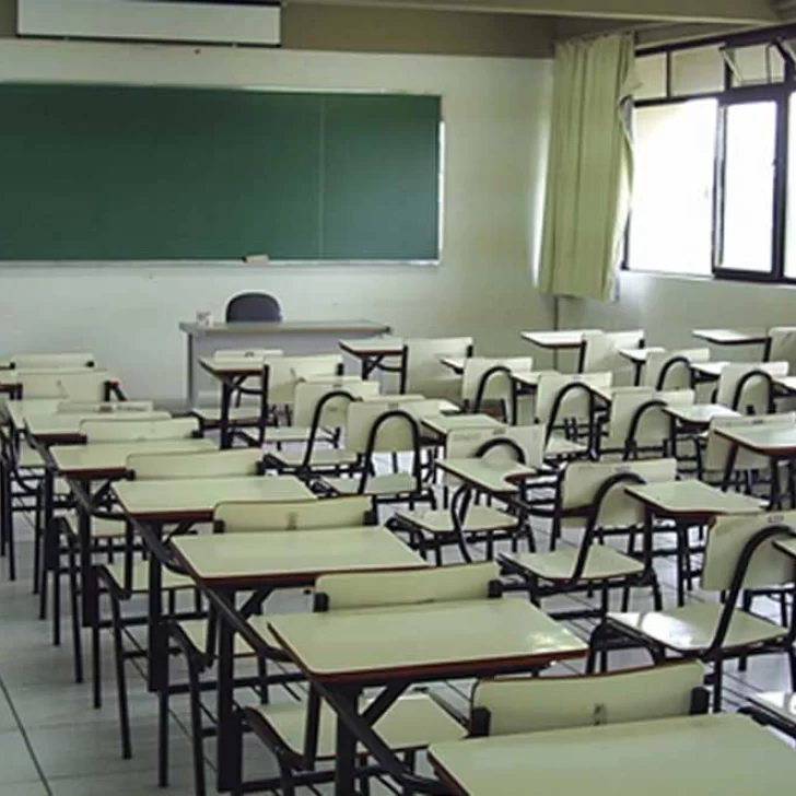 Por el temporal, algunos colegios privados anticipan que mañana no habrá clases