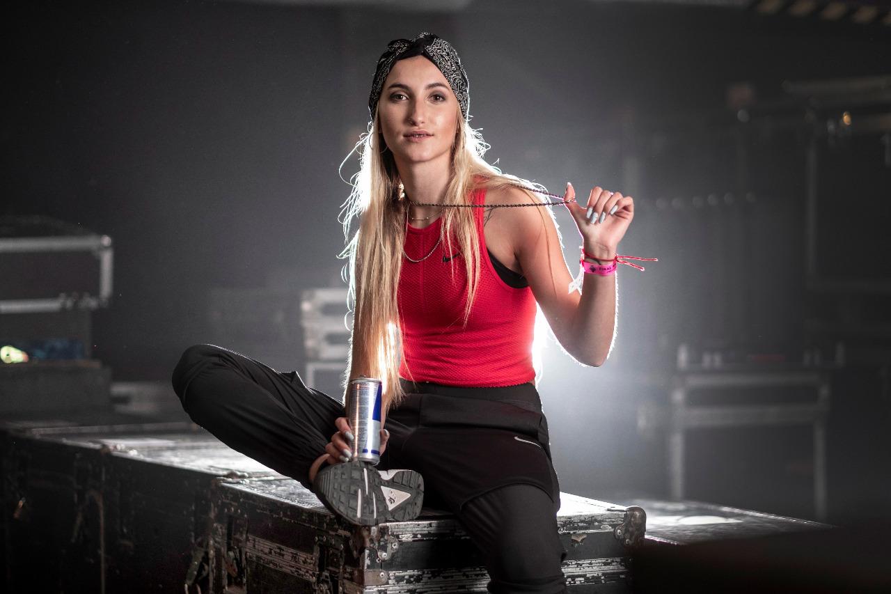 Taty Santa Ana reemplazará a Misionero y será la primera mujer host de la Final de Red Bull