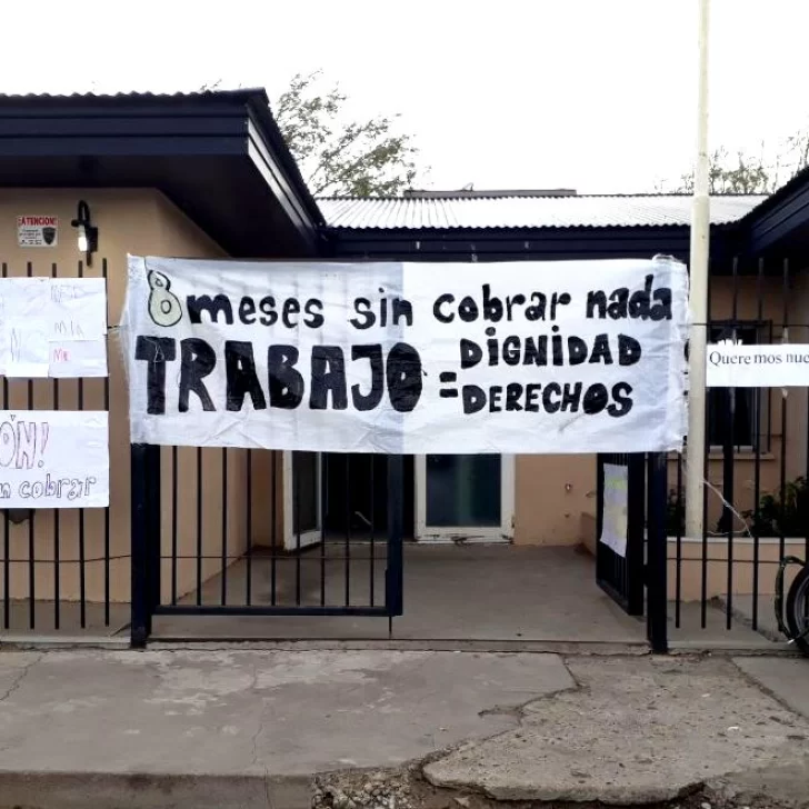 Docentes tomaron la DRZN: No cobran hace ocho meses Docentes tomaron la DRZN: No cobran hace ocho meses