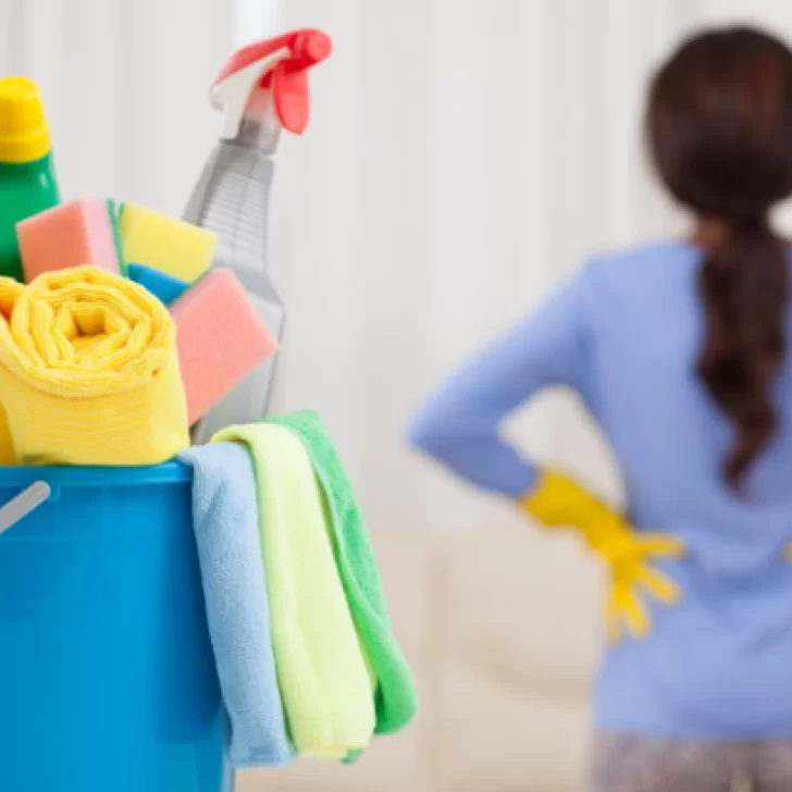 Habilitaron a empleadas domésticas en Ciudad de Buenos Aires, pero no podrán usar escobas ni aspiradoras