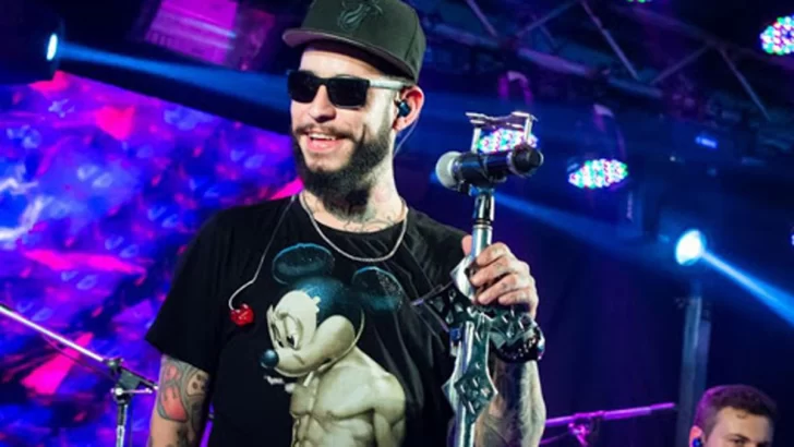 Ulises Bueno se tatuó el pene, contó los motivos y mostró un dibujo