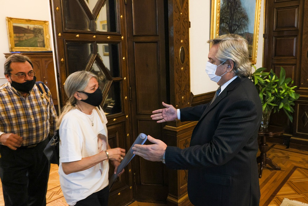 “Fuimos muy bien escuchados”, dijo la madre de Úrsula Bahillo tras la reunión con el presidente Alberto Fernández