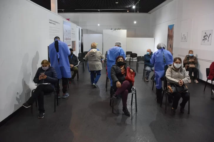 Santa Cruz ya aplicó 52.000 dosis de la vacuna contra el coronavirus