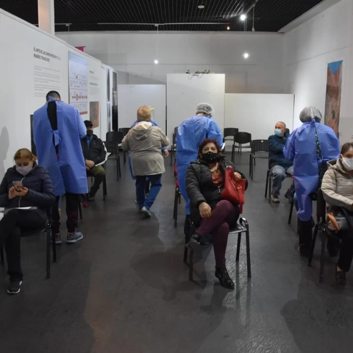 Santa Cruz ya aplicó 52.000 dosis de la vacuna contra el coronavirus