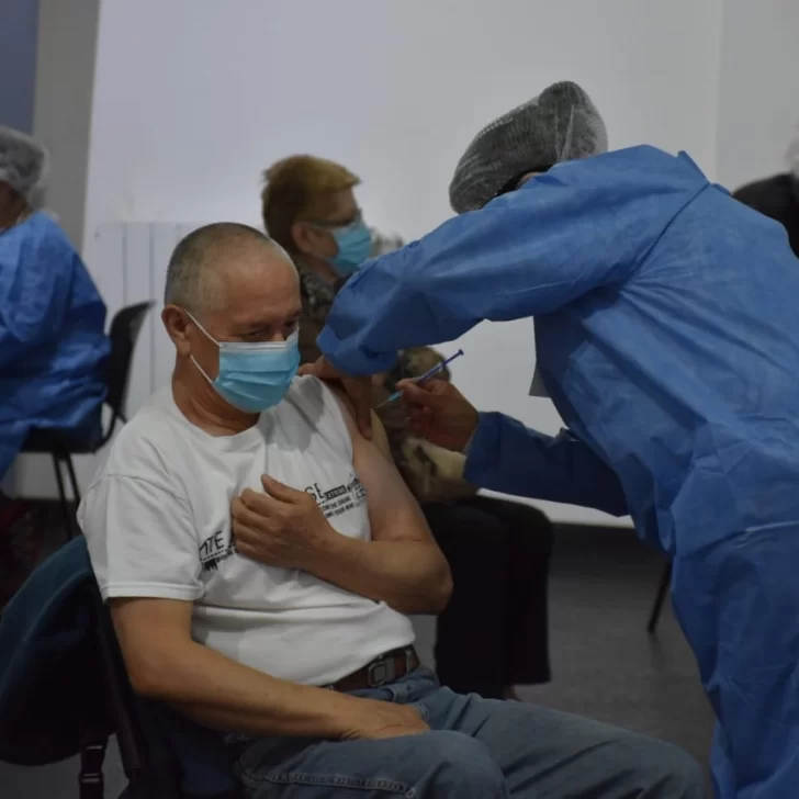 Santa Cruz recibirá un lote con 2.000 dosis de vacunas contra el coronavirus Santa Cruz recibirá un lote con 2.000 dosis de vacunas contra el coronavirus