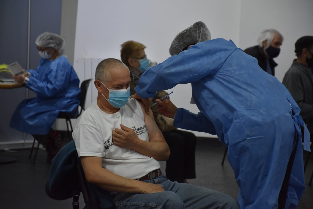 Santa Cruz recibirá un lote con 2.000 dosis de vacunas contra el coronavirus Santa Cruz recibirá un lote con 2.000 dosis de vacunas contra el coronavirus