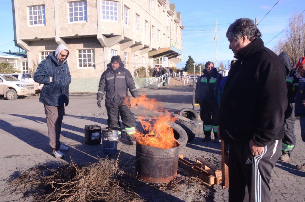 Viales se manifestaron  en las puertas de la AGVP