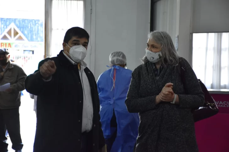 Los ministros García y Weinzettel presenciaron el inicio del Plan “Vacunar para Prevenir” en Río Gallegos