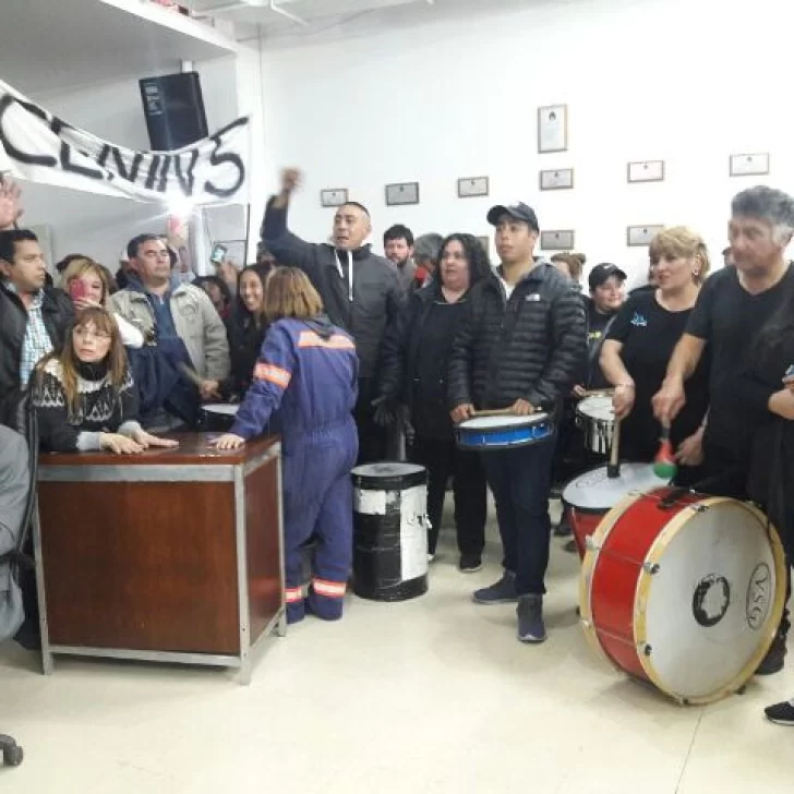 Municipales interrumpen la sesión en el HCD Municipales interrumpen la sesión en el HCD