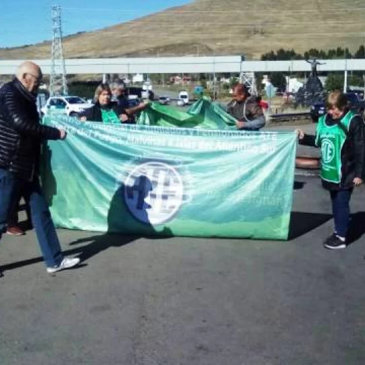 Jubilados de ATE llegaron a Rio Turbio en apoyo a la lucha de los mineros