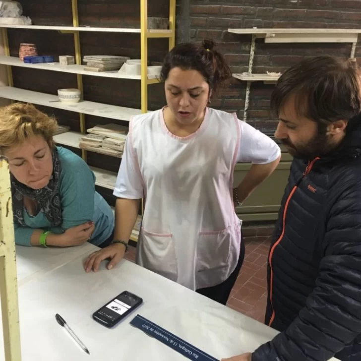 La Escuela Cerámica comienza a elaborar placas para las viviendas de Héroes de Malvinas