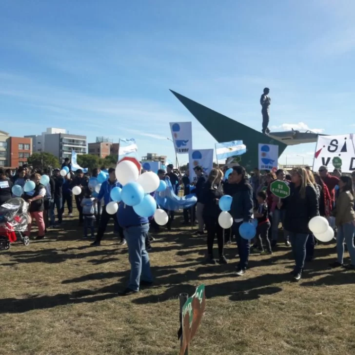 Manifestación en contra del aborto en la costanera de Río Gallegos