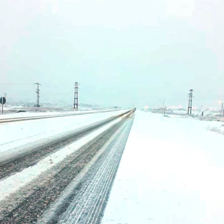 Por la nieve, piden precaución al transitar en la Cuenca