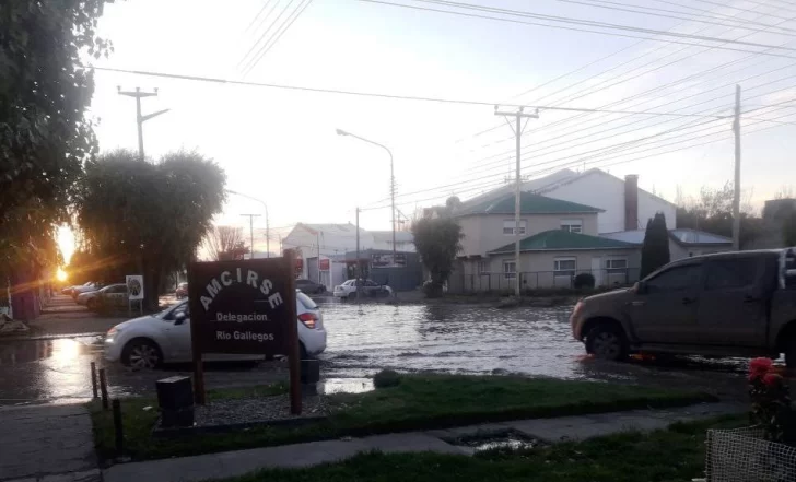 Avellaneda y Magallanes inundadas por aguas servidas