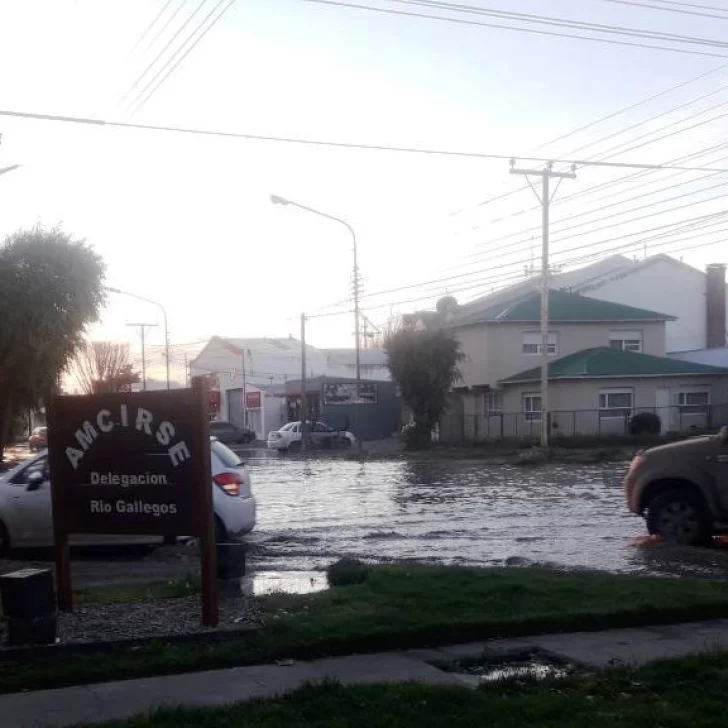 Avellaneda y Magallanes inundadas por aguas servidas