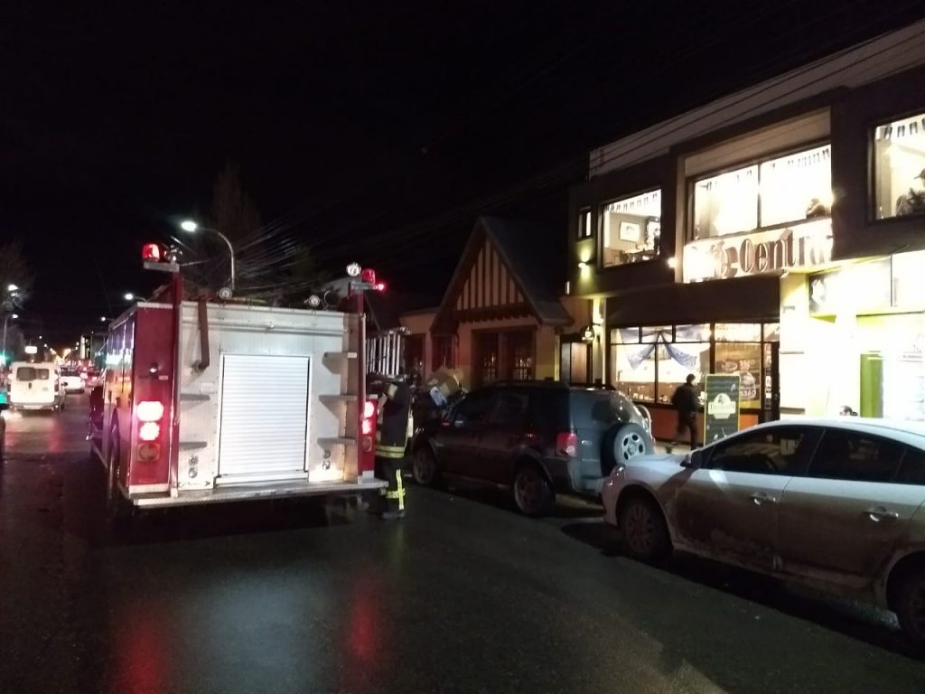 Principio de incendio en un comercio Principio de incendio en un comercio