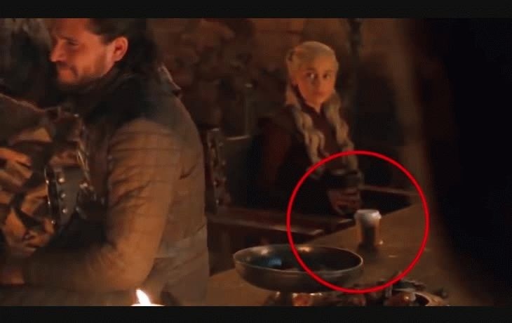 Fanáticos de “Game of Thrones”, furiosos por escena con vaso de Starbucks Fanáticos de “Game of Thrones”, furiosos por escena con vaso de Starbucks