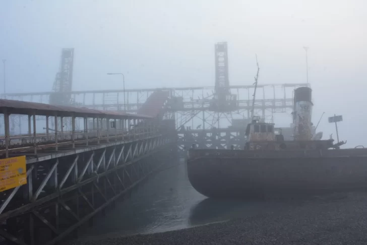 Una densa niebla opacó el amanecer en Río Gallegos