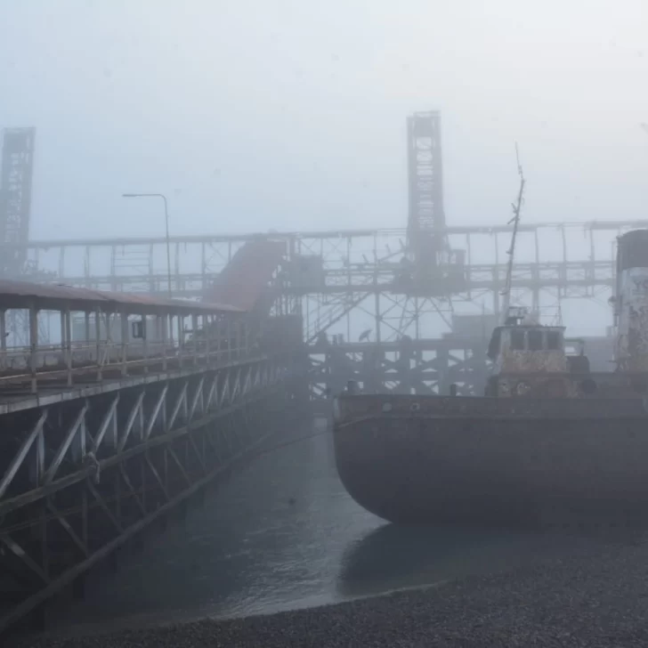 Una densa niebla opacó el amanecer en Río Gallegos