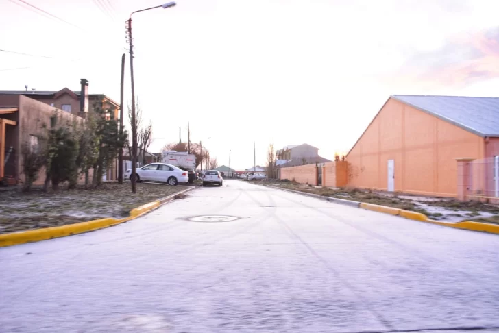 Calles escarchadas y temperaturas bajo cero: así amaneció Río Gallegos