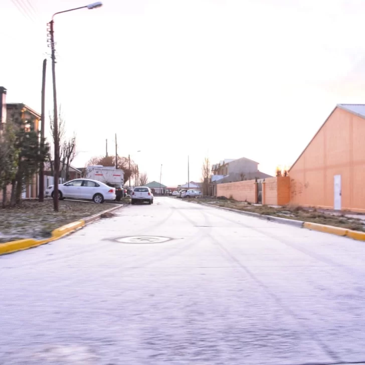 Calles escarchadas y temperaturas bajo cero: así amaneció Río Gallegos