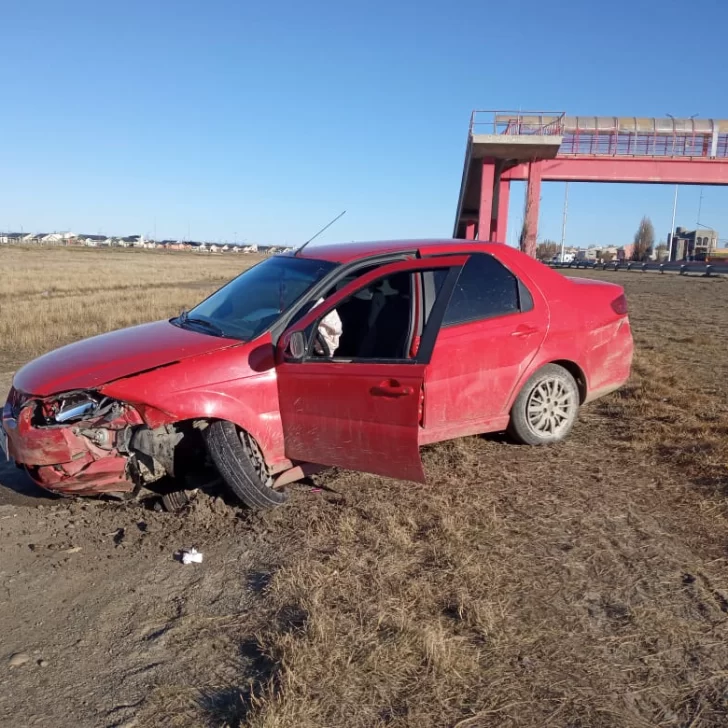 Violento accidente en la autovía: perdió el control y lo salvó el airbag