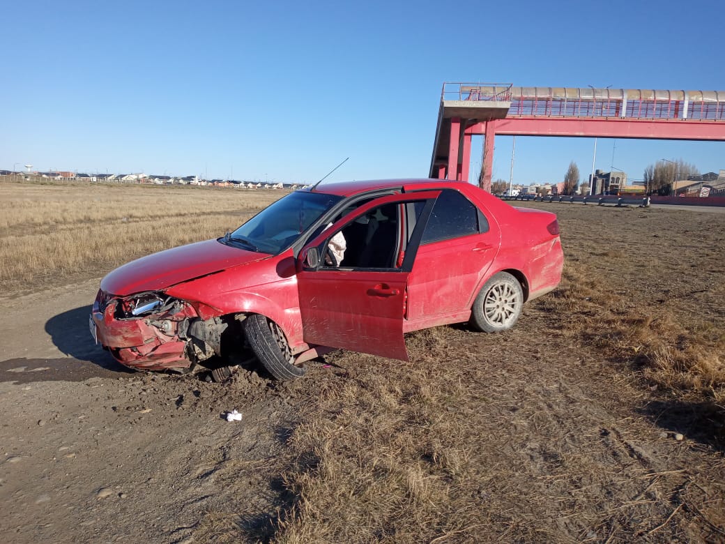 Violento accidente en la autovía: perdió el control y lo salvó el airbag