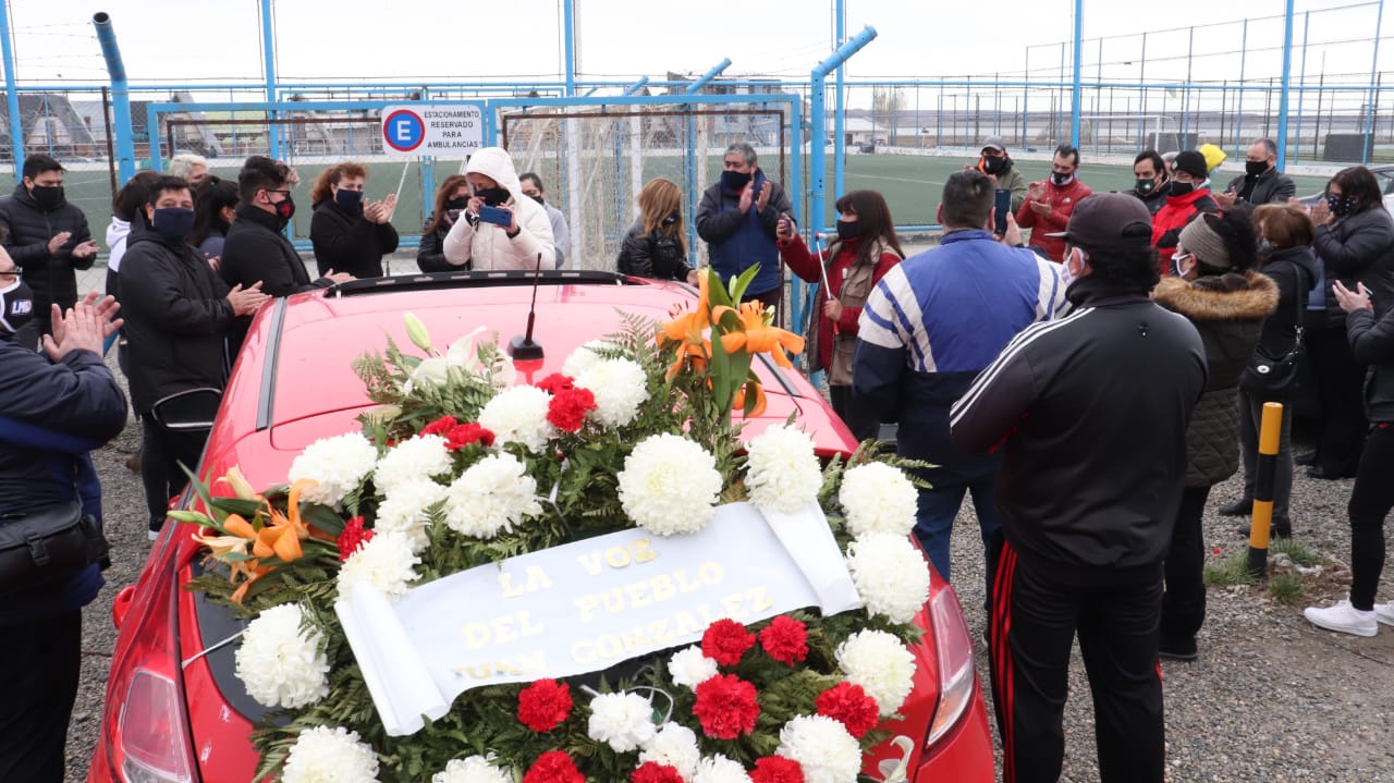 Video. Emotiva despedida al periodista Juan González en Río Gallegos Video. Emotiva despedida al periodista Juan González en Río Gallegos