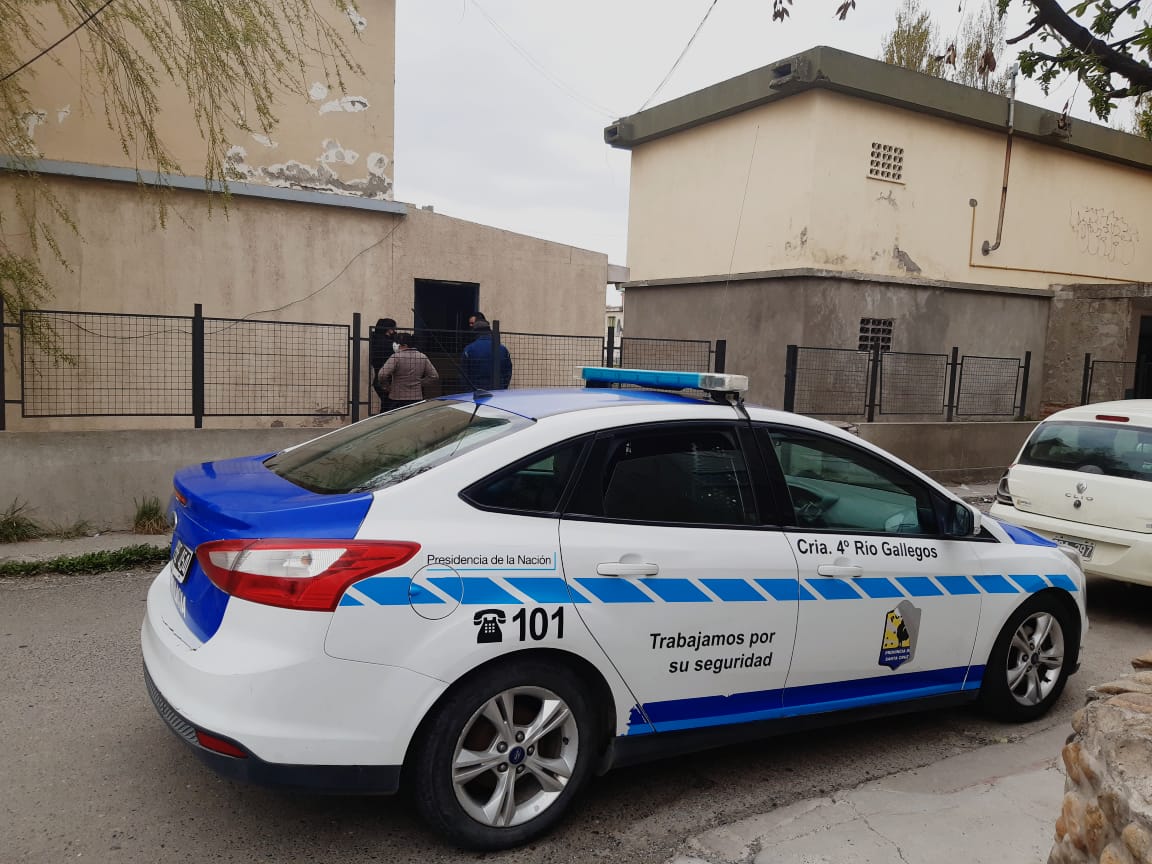 Atraparon a una familia de ladrones que robó una casa en Río Gallegos: un menor detenido Atraparon a una familia de ladrones que robó una casa en Río Gallegos: un menor detenido