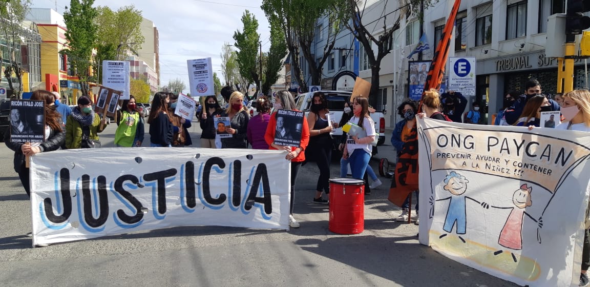 Video. Marcharon en Río Gallegos para pedir Justicia por menores víctimas de abuso sexual Video. Marcharon en Río Gallegos para pedir Justicia por menores víctimas de abuso sexual