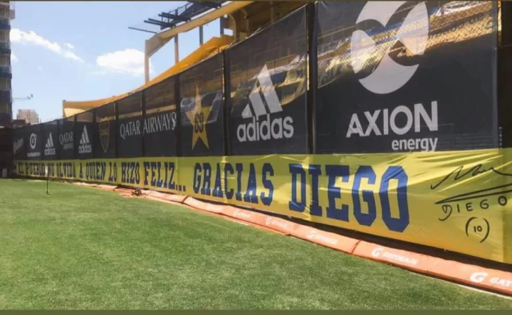 Boca homenajeará a Diego Maradona: mirá las banderas que colocaron en las tribunas