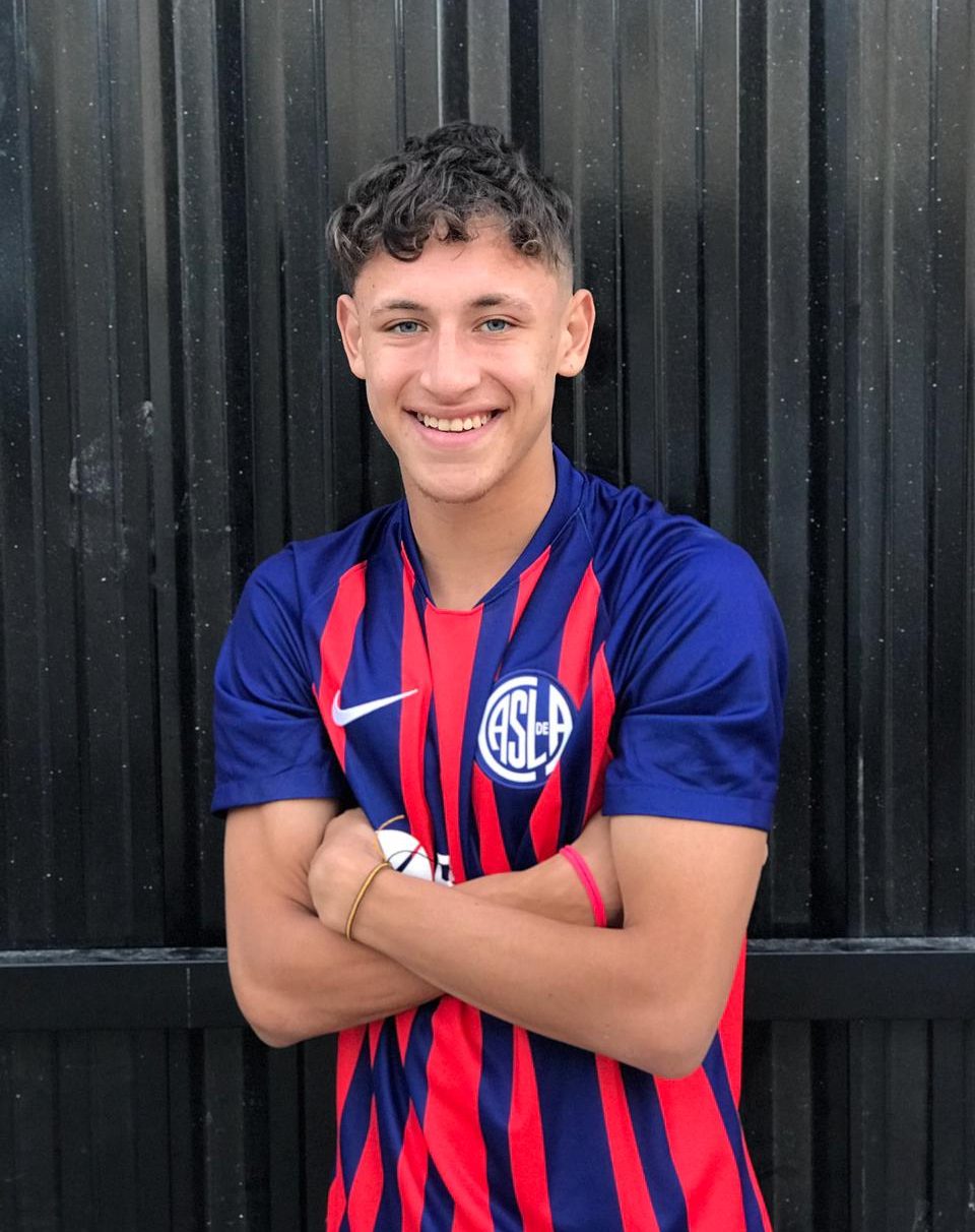 Joaquín Guzmán, el futbolista de Pico Truncado, se sumará este lunes a la Reserva de San Lorenzo Joaquín Guzmán, el futbolista de Pico Truncado, se sumará este lunes a la Reserva de San Lorenzo