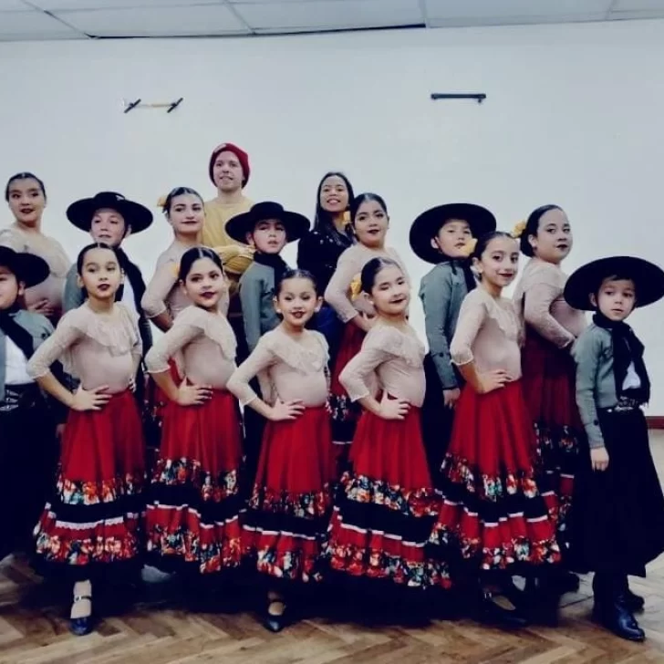 El ballet de la Escuela folclórica “La Trinchera” busca viajar a competir