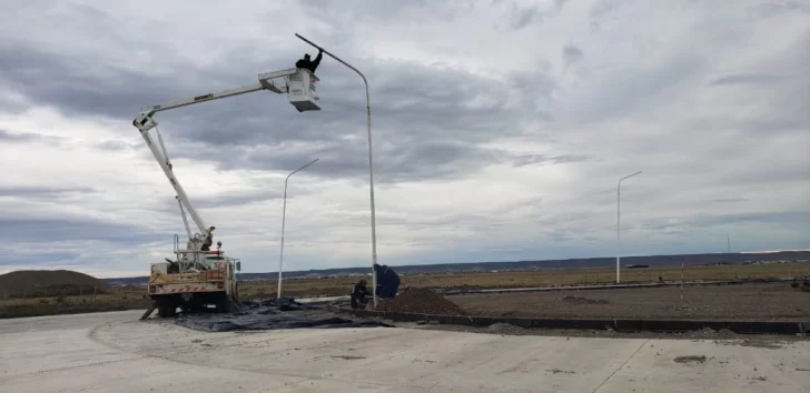 SPSE colocó luminarias en el ingreso al San Benito
