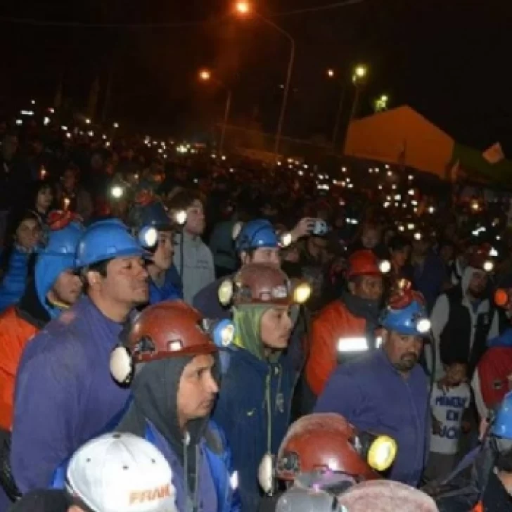 Mineros despedidos quieren reactivar la mega usina de YCRT
