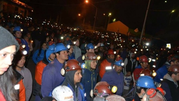 Mineros despedidos quieren reactivar la mega usina de YCRT
