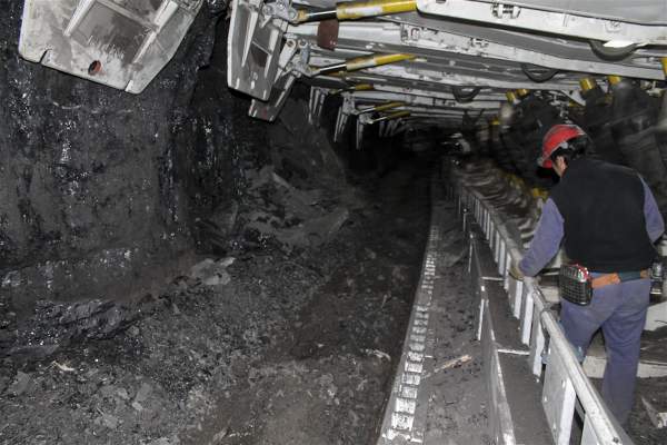 Accidente en la ex YCRT: cayó un planchón de carbón sobre un minero y le fracturó el cráneo