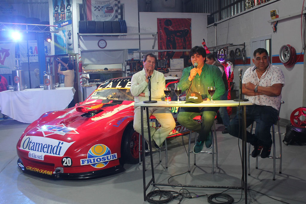 Fernando Vázquez presentó la Dodge Fernando Vázquez presentó la Dodge