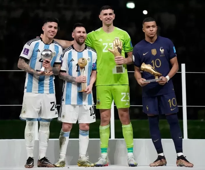 Tres de los cuatro premios que otorgó FIFA en el mundial quedaron en manos argentinas
