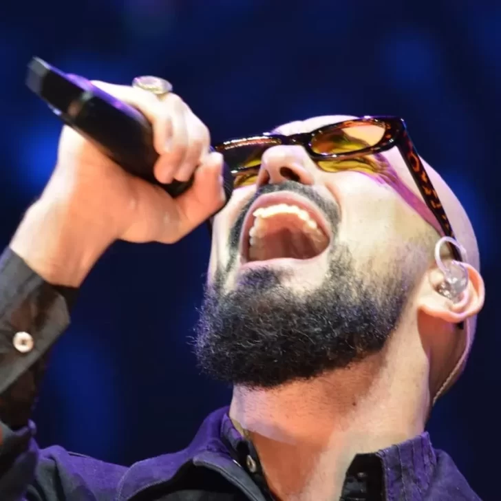 Abel Pintos cantó y emocionó en la sexta noche del Aniversario de Río Gallegos