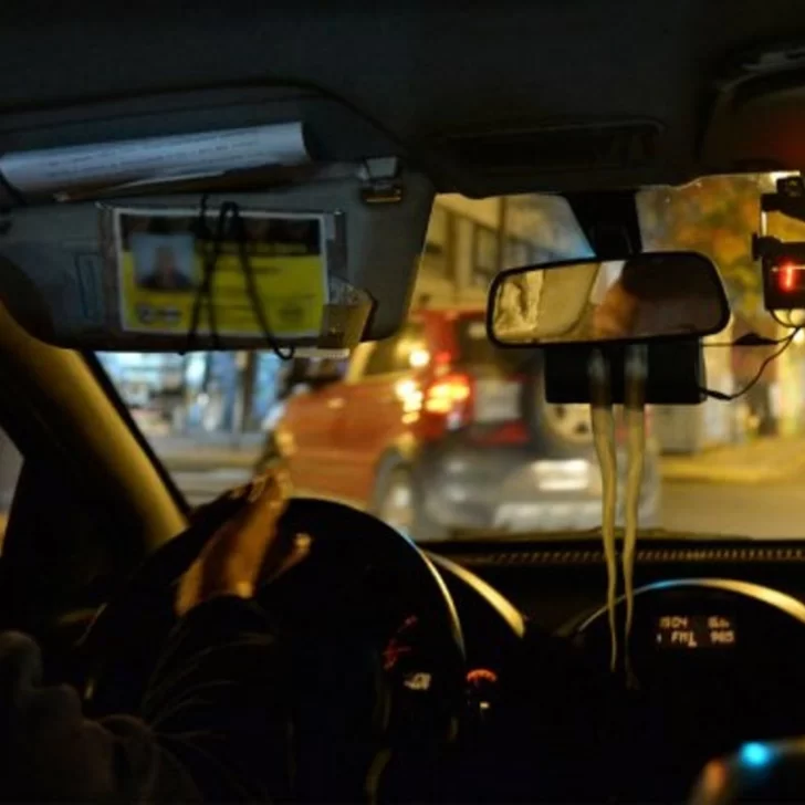 Remisero acosó a una chica y se bajó llorando: mirá lo que le dijo Remisero acosó a una chica y se bajó llorando: mirá lo que le dijo