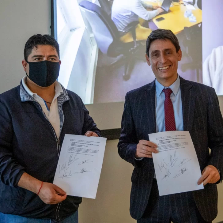 YPF incorpora 22 equipos en Santa Cruz tras acuerdo con gremios petroleros YPF incorpora 22 equipos en Santa Cruz tras acuerdo con gremios petroleros