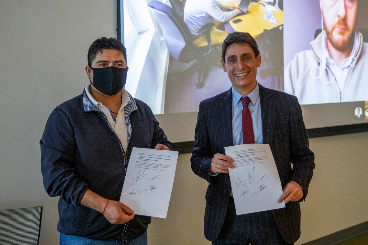 YPF incorpora 22 equipos en Santa Cruz tras acuerdo con gremios petroleros YPF incorpora 22 equipos en Santa Cruz tras acuerdo con gremios petroleros