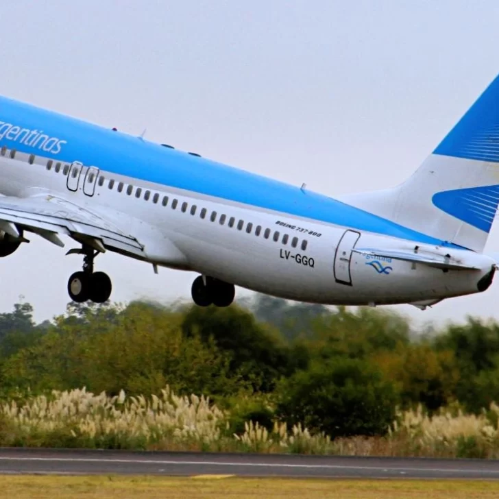 Aerolíneas Argentinas y Latam cancelan vuelos al exterior